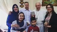 Di Milan, Paus Fransiskus Kunjungi Imigran Muslim (Christopher Lamb/Twitter)