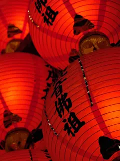 Ilustrasi lampion Tahun Baru China, Imlek. (Photo by Henry & Co. on Unsplash)