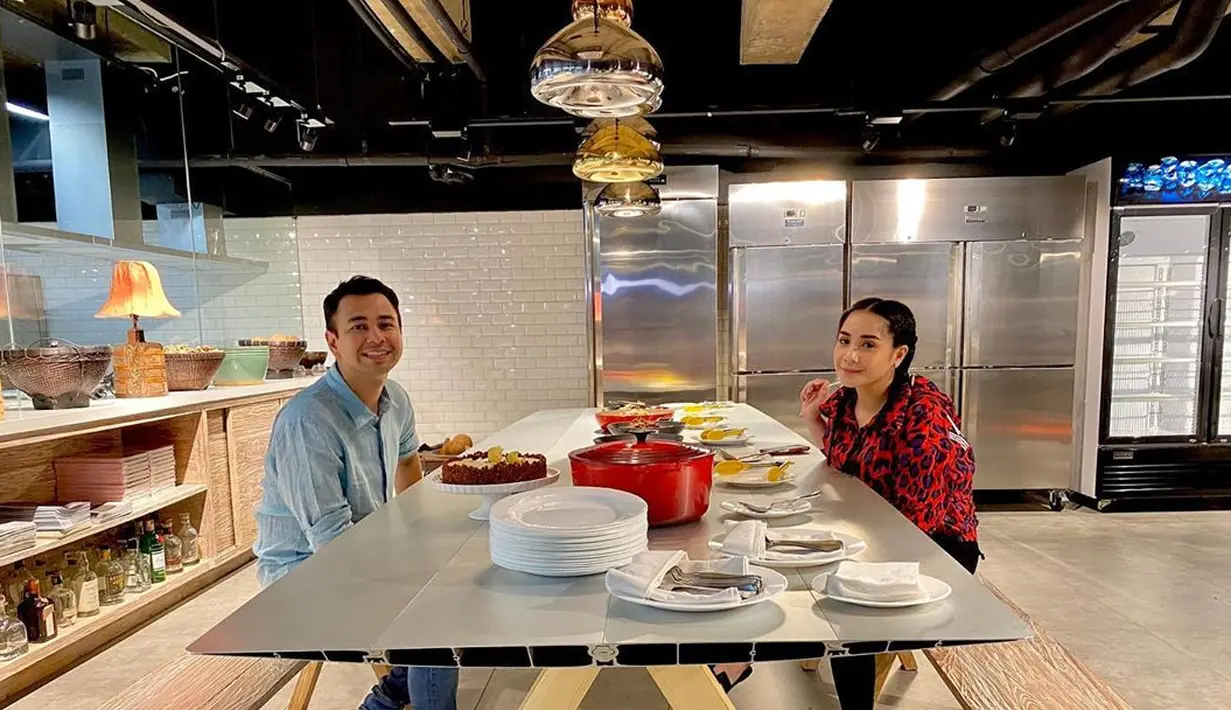Belakangan ramai pemberitaan tentang Rafathar yang terkadang tidak ingin kehidupannya selalu disorot kamera. Namun dalam tayangan RANS Entertainment, Nagita mengatakan bahwa ia dan Raffi tidak pernah memaksa Rafathar untuk syuting. (Instagram/raffinagta1717)