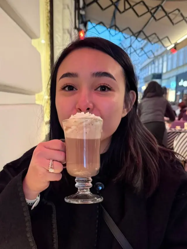 Amanda Manopo temani Kenny Austin. [@amandamanopo]