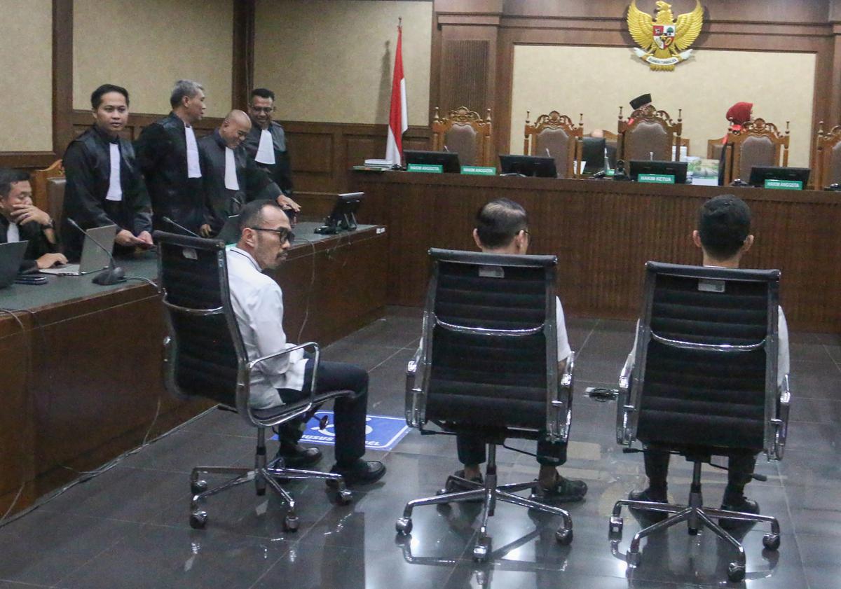 FOTO: Eks Dirut PT Pertamina Patra Niaga Divonis 9 Tahun Penjara dalam Kasus Korupsi Minyak Mentah PT Pertamina