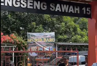 Tim Gegana dan Densus 88 Antiteror turun tangan usai dapat laporan ancaman bom di SDN Srengseng Sawah 15, Jagakarsa, Jakarta Selatan, Senin (13/7/2026) (Tangkapan Layar Akun Thread @fikrijylo123)