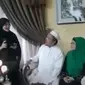 Rizieq Shihab bersama keluarga (dok. Habaib Dakwah TV)