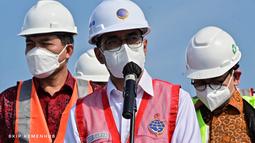 Menteri Perhubungan Budi Karya Sumadi memberikan keterangan saat penyerahan pengelolaan (hand over) Terminal Kendaraan Pelabuhan Patimban dan ekspor perdana kendaraan, di Pelabuhan Patimban, Subang, Jawa Barat, Jumat (17/12/2021). (Foto: BKIP Kemenhub)