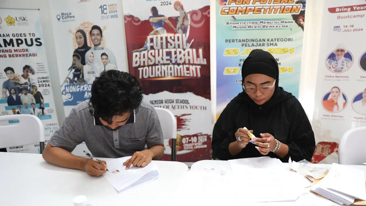Sebanyak 11 desain terbaik terpilih dalam kompetisi desain tenun yang diadakan Aneuk Muda Aceh Unggul Hebat (AMANAH). Diketahui, seluruh desain dibuat pemuda-pemudi Aceh dengan ciri khasnya masing-masing (Istimewa)