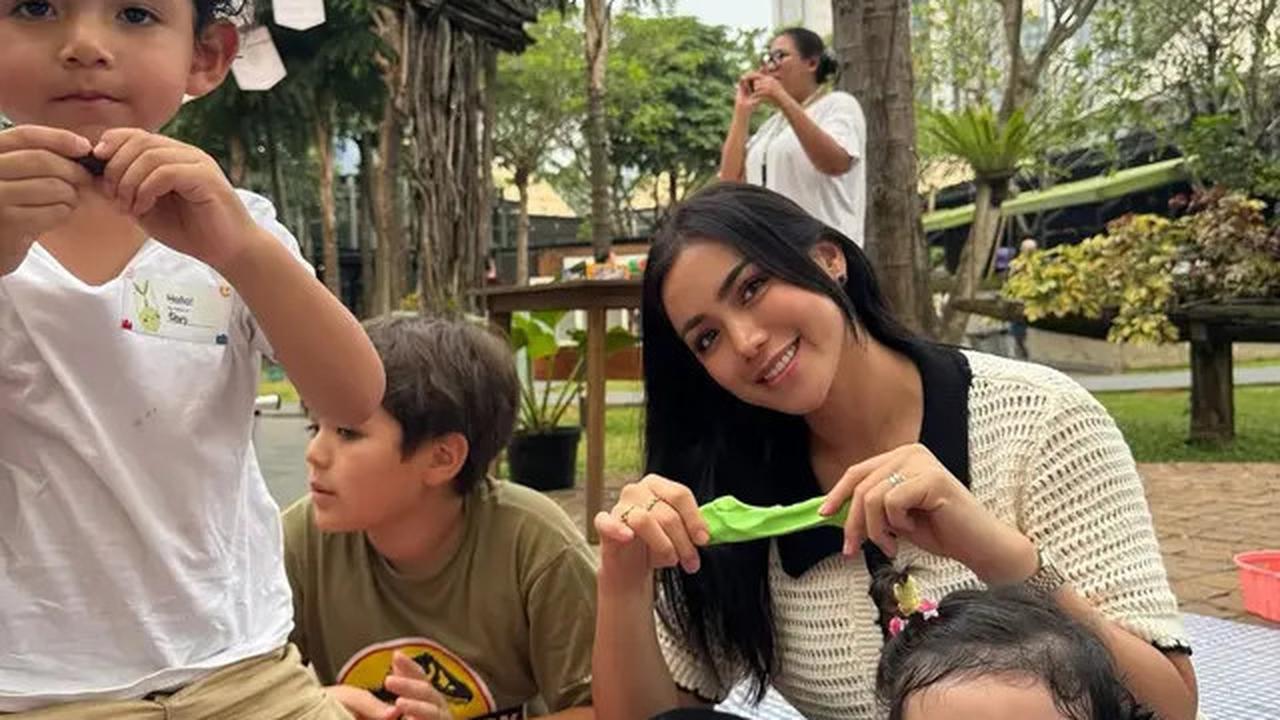Foto-Foto Jessica Iskandar dan Vincent Verhaag Ajak Anak ke Kebun Binatang, Sederhana Tapi Bikin Bahagia