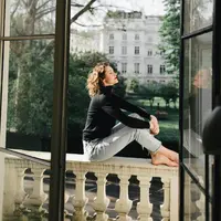 ilustrasi perempuan merenung/Photo by Olga Lioncat/Pexels