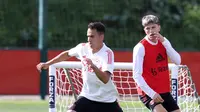Sergio Reguilon (kiri) sudah siap menjalani debut dengan Manchester United saat melawan Arsenal (twitter/Manchester United)