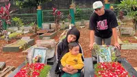 Ulang Tahun ke-20 Fuji Ziarah ke Makam Vanessa Angel dan Bibi Andriansyah, Kenang Kebiasaan Mendiang yang Selalu Beri Kejutan