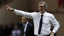 Laurent Blanc yang pernah melatih Girondins Bordeaux dan sekarang melatih Paris Saint-Germain mempunyai rasio 25/42 atau 59,5 persen kemenangan. (AFP/Valery Hache)
