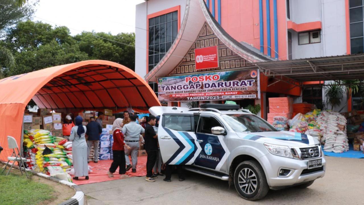 Banjir Bandang dan Longsor di Lubuk Minturun Sumbar, Jasa Raharja Serahkan Bantuan Sembako untuk Korban