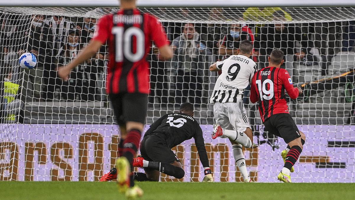 Mantan Bek Kiri AC Milan Dipantau Juventus, Peluang Comeback ke Serie A Terbuka