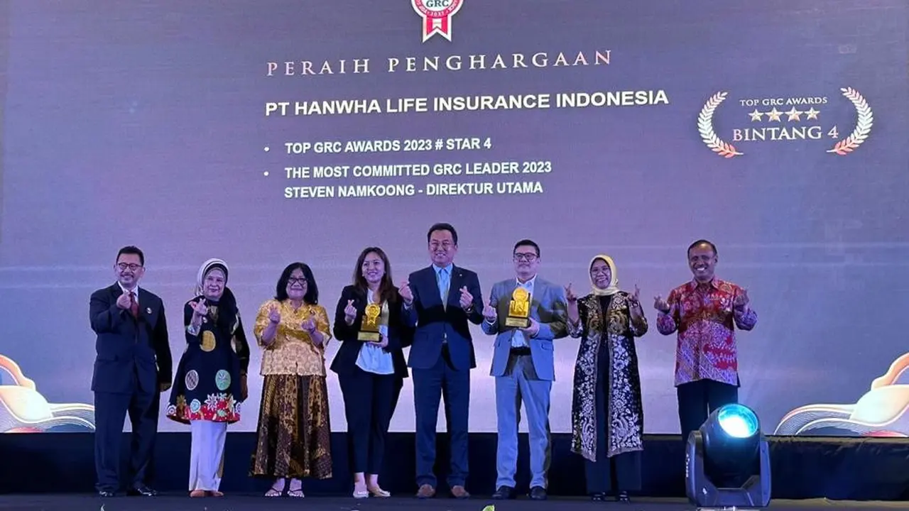 Hanwha Life Indonesia menerima penghargaan Top GRC Awards 2023. (Dok Hanwha)