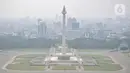 <p>Pemadangan saat polusi menyelimuti langit Monumen Nasional (Monas) dan gedung bertingkat di Jakarta, Senin (20/6/2022). Berdasarkan data IQAir indeks kualitas udara Jakarta berada pada angka 193-196 Air Quality Index (AQI) US. (merdeka.com/Iqbal S. Nugroho)</p>