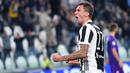 Pemain Juventus, Mario Mandzukic merayakan golnya ke gawang Fiorentina pada lanjutan Serie A di Allianz Stadium, Turin, (20/9/2017). Juventus menang 1-0. (Alessandro Di Marco/ANSA via AP)