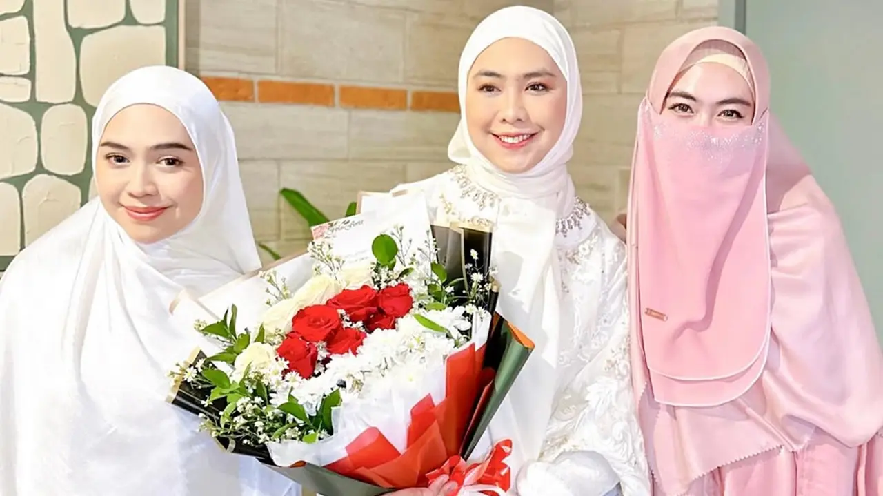 Outfit Keluarga Ria Ricis di Gala Premiere Film Gaza, Dukung Oki Setiana Dewi