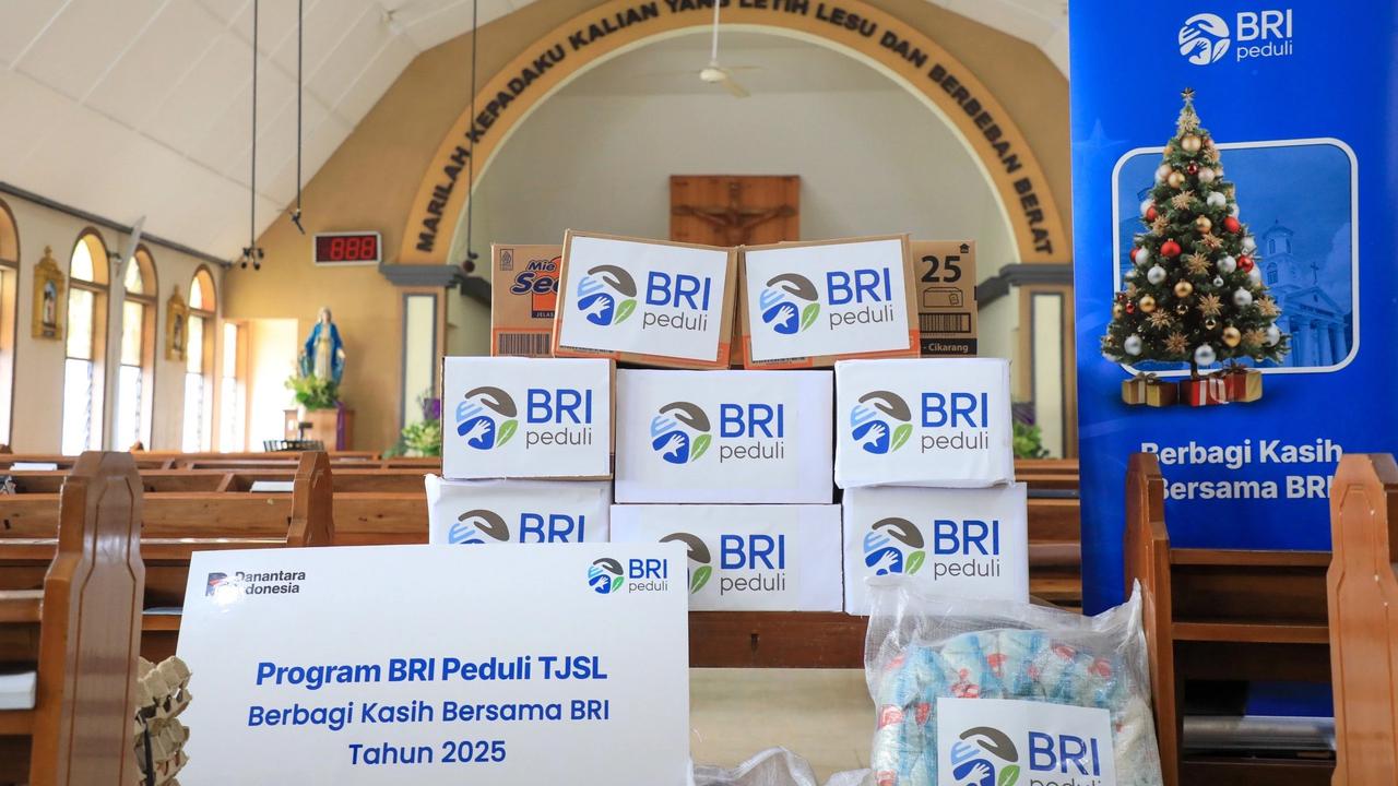 BRI Peduli salurkan bantuan sembako bagi warga Paroki Santa Melania Bandung saat perayaan Natal