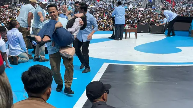 Sejumlah Pendukung Jatuh Pingsan Saat Kampanye Akbar Prabowo-Gibran di GBK