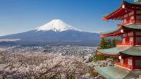 Keindahan Gunung Fuji Jepang. (Shutterstock/Sakarin Sawasdinaka)