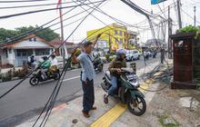 FOTO: Penertiban Kabel Udara di  Depok