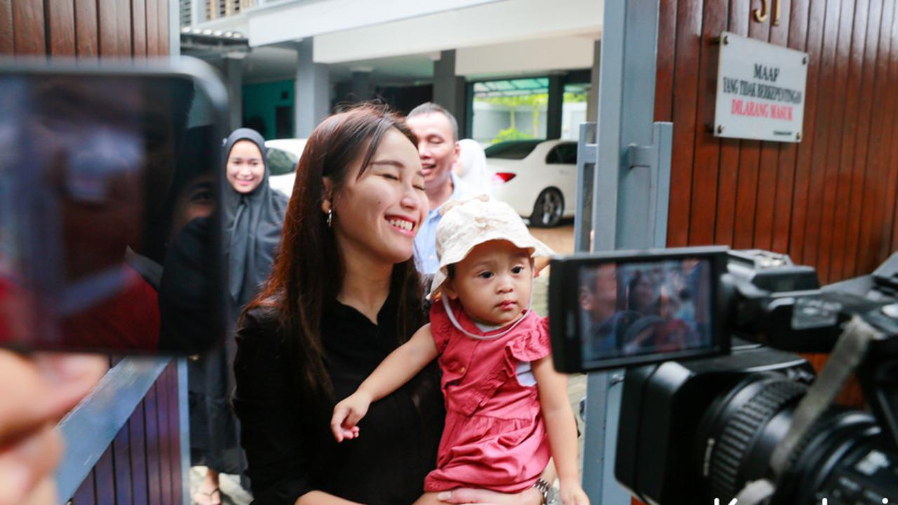 Pesan Ayu Ting Ting