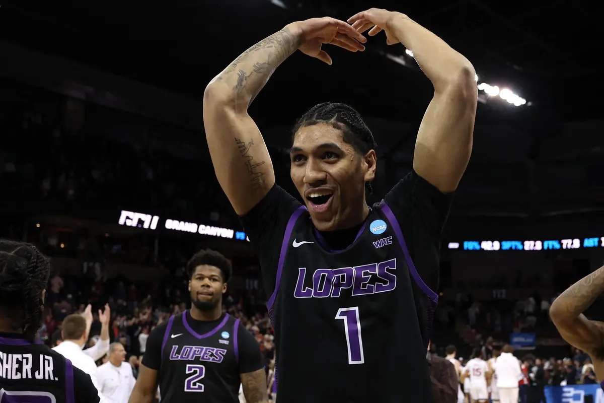 Foto: Momen Suka Cita Derrick Michael dan Skuad Grand Canyon Antelopes usai Cetak Sejarah di NCAA