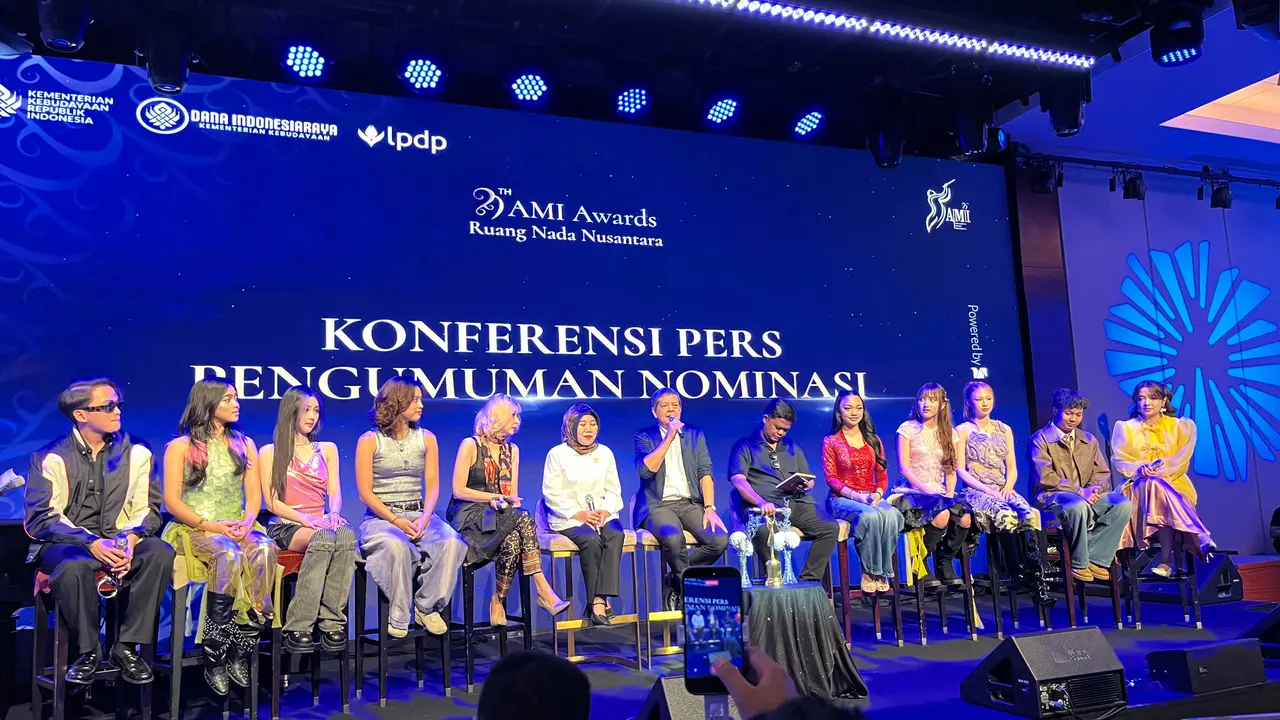 Kev NPD, MARBLES, Syaharani, Irini Dewi Wanti, Candra Darusman, Arham Ali, Naura Ayu, MARBLES, Akbar Chalay, dan Mingse dalam konferensi pers AMI Awards yang diselenggarakan di Jakarta, (21/9/2026). (Liputan6.com/Afradhiya N. R)