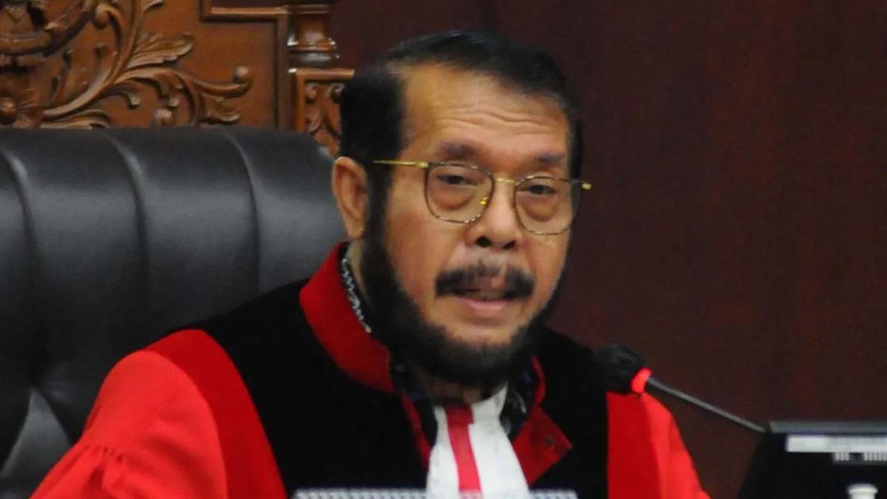 Feri menegaskan, gugatan itu hanya menambah tinggi ‘tempat jatuh’ bagi Anwar Usman.<br>