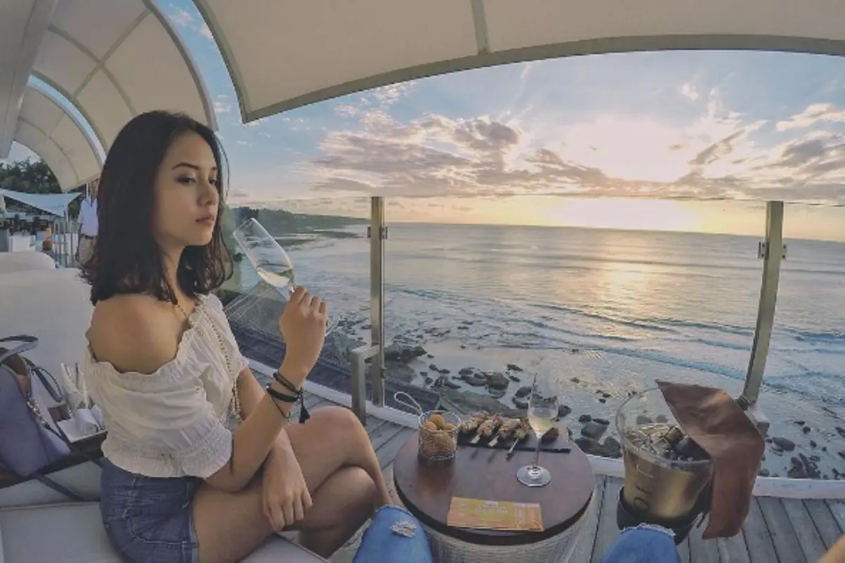 10 Potret Keseksian Anya Geraldine yang Kalahkan Awkarin