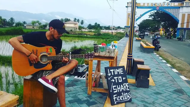 7 Potret Terbaru Norman Kamaru, Eks Polisi yang Jago Nyanyi Lagu India