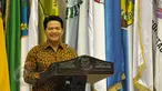 Ketua KPU Pusat, Husni Kamil Manik menyampaikan paparan usai penyerahan Daftar Penduduk Potensial Pemilih Pemilihan (DP4) Pilkada Serentak 2015 di Kemendagri, Jakarta, Rabu (3/6/2015). (Liputan6.com/Yoppy Renato)