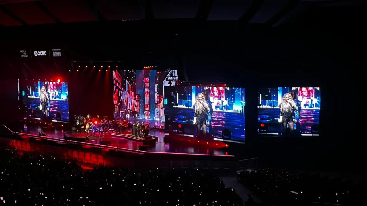 Mariah Carey Hibur Ribuan Penonton di Sentul lewat OCBC Premium Music Experience 2025