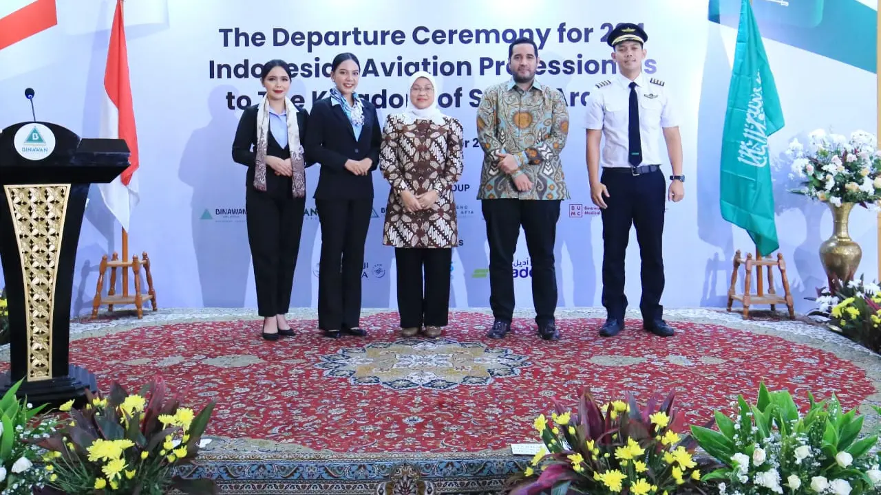 Menaker Ida Fauziyah Lepas 224 Cabin Crew ke Arab Saudi