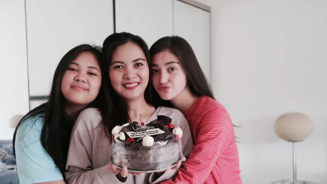 Bak Kakak Adik, Ini 6 Potret Kebersamaan Ranty Maria dan Ibunda