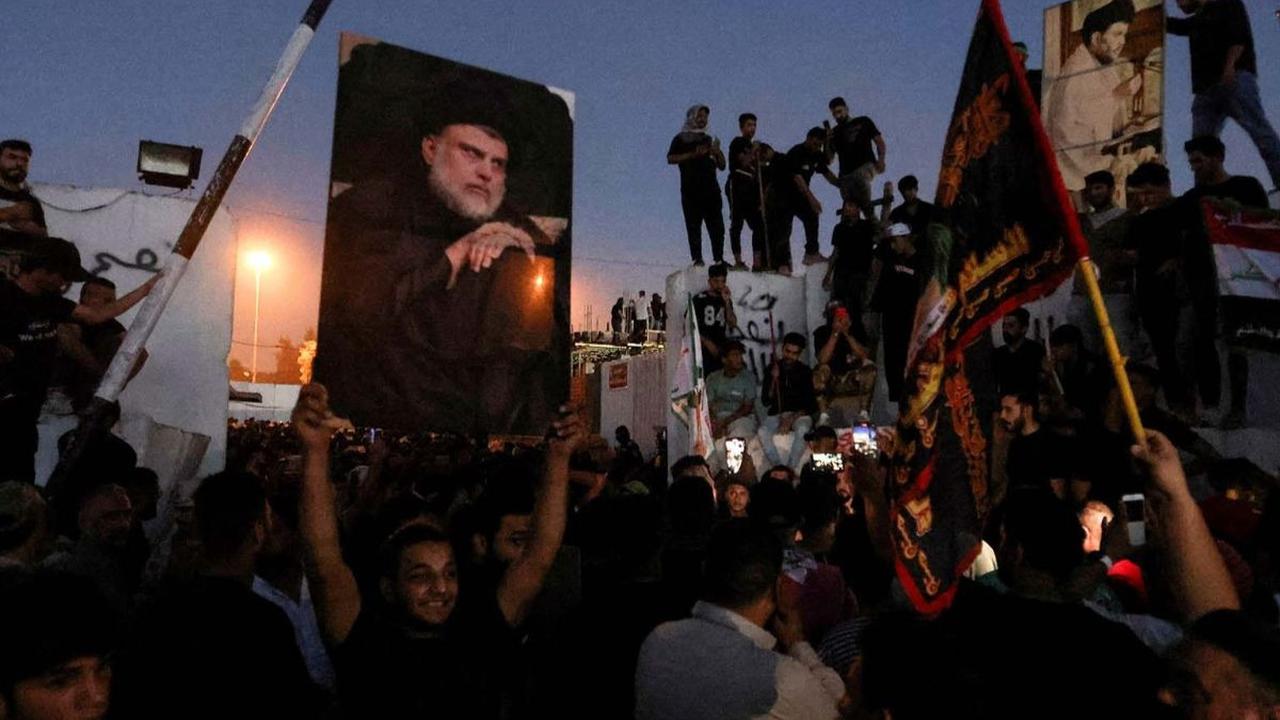 Ratusan pengunjuk rasa menyerbu Kantor Kedutaan Besar Swedia di Baghdad, Irak, pada Kamis (20/7/2023) pagi. Mereka murka setelah tau Alquran akan dibakar lagi dalam sebuah aksi di Swedia.