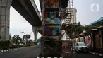 Mural terlihat di kawasan Lapangan Bhayangkara, Mabes Polri, Jakarta, selasa (2/11/2021). Selama ini seni mural kurang mendapatkan tempat di fasilitas-fasilitas umum dan Pembuatan Mural ini bagian dalam rangka Bhayangkara Mural Festival 2021. (Liputan6.com/Johan Tallo)