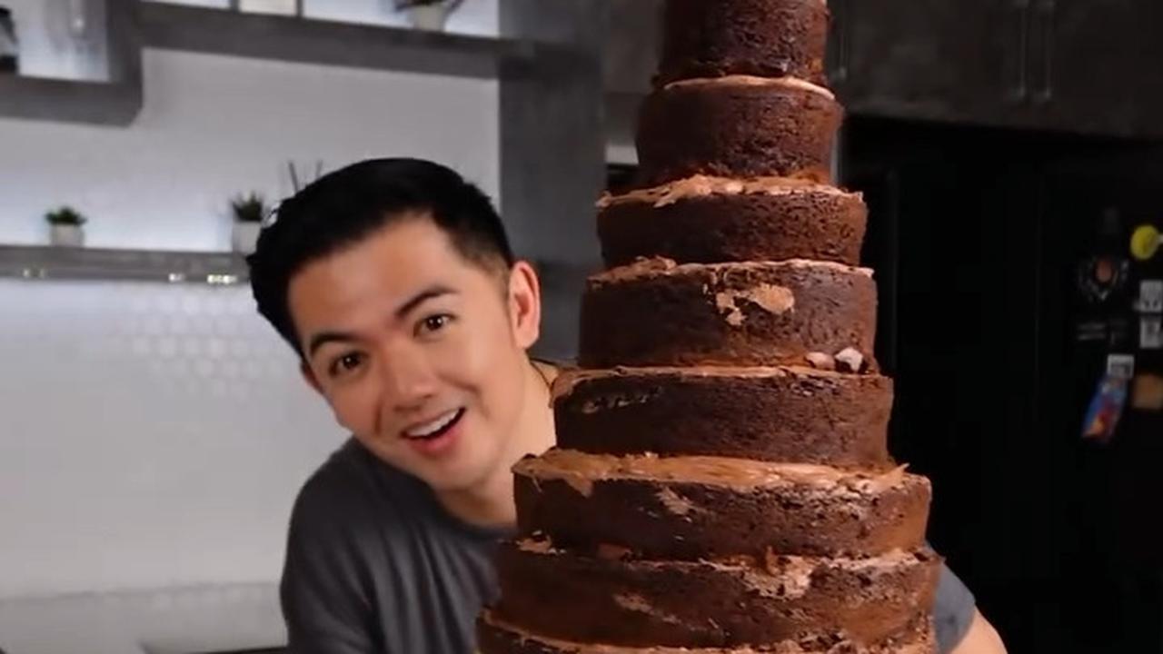 Nicky Tirta Bagikan Video Buat Kue Ukuran Besar Bentuk Pohon Natal, Banjir Pujian