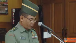 Citizen6, Jakarta: Wakapuspen TNI Brigjen TNI Suratmo, secara resmi menutup Penataran Citizen Journalism untuk PNS TNI TA 2012, bertempat di Aula Balai Wartawan Puspen TNI, Mabes TNI Cilangkap, Jakarta Timur, Kamis (27/9). (Pengirim: Badarudin Bakri).