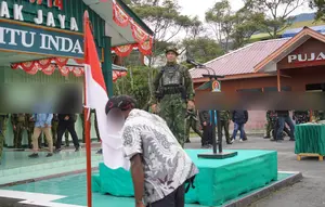 Momen Sakral Anggota OPM Cium Merah Putih, Sumpah Setia NKRI