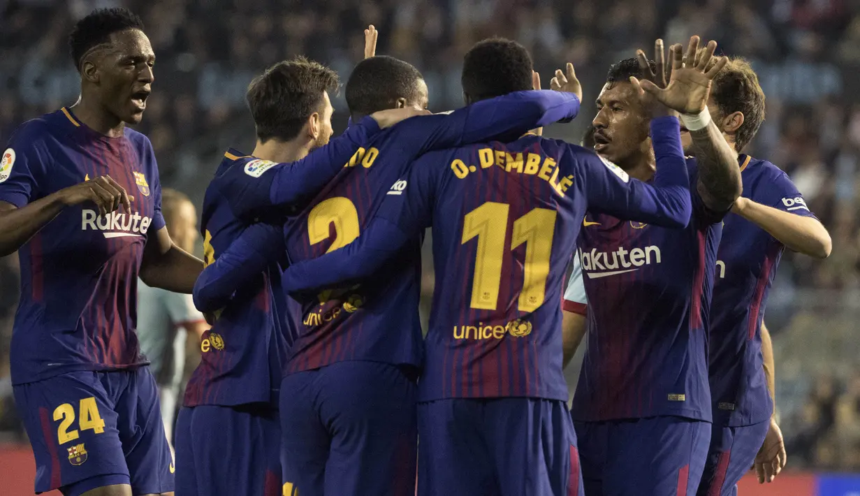Para pemain Barcelona merayakan gol ke gawang Celta Vigo pada laga La Liga di Stadion Balaidos, Rabu (18/4/2018). Celta Vigo bermain imbang 2-2 dengan Barcelona. (AP/Lalo R. Villar)