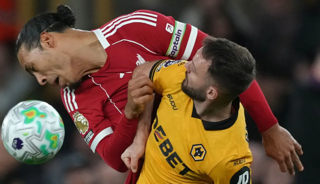 Liverpool sejatinya unggul secara statistik saat menghadapi klub peringkat terbawah klasemen Liga Inggris tersebut. Namun, mereka malah kebobolan terlebih dahulu melalui Rodrigo Gomez pada menit ke-78 sebelum disamakan oleh Mohamed Salah lima menit kemudian. (AP Photo/Dave Shopland)