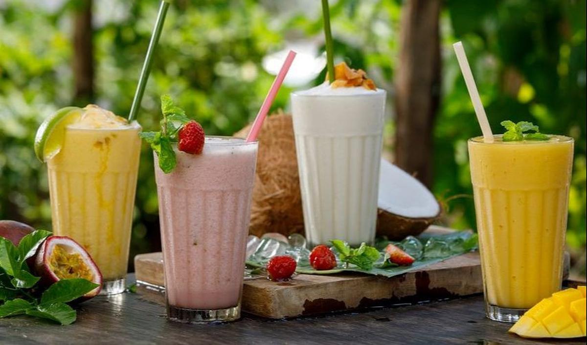 7. Konsumsi Smoothie