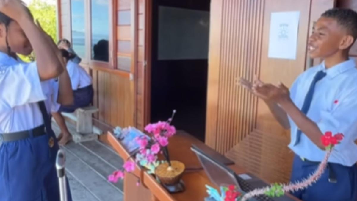 Video Murid SMP di Raja Ampat Fasih Bahasa Inggris Curi Perhatian Menpar Widi