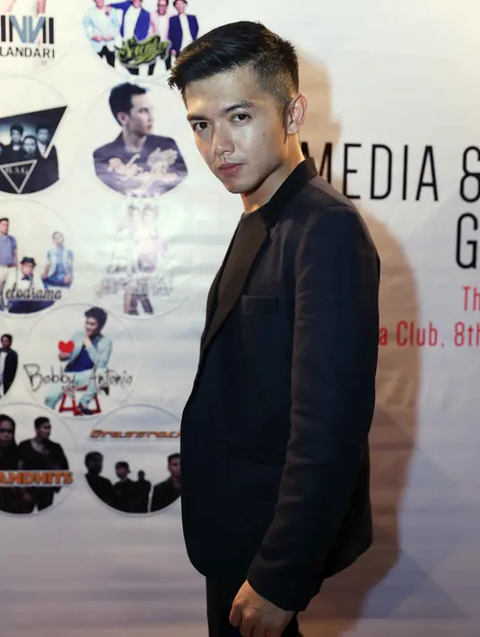 "Saya enggak suka dibilang chef. Karena untuk menjadi itu prosesnya panjang dan harus ada gelar resmi. Saya lebih suka dibilang orang yang suka masak," ujar Nicky Tirta di FX Sudirman, Jakarta Pusat, Kamis (7/4/2016) malam. (Nurwahyunan/Bintang.com)