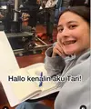 Prilly Latuconsina tunjukkan dirinya pakai behel. [Foto: Instagram/prillylatuconsina96]