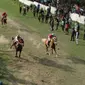 Lomba pacuan kuda pascabencana gempa dan tsunami di Sulteng. (Liputan6.com/Heri Susanto)