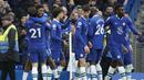 Pemain Chelsea melakukan selebrasi setelah Wesley Fofana (kiri kedua) mencetak gol perama timnya ke gawang Leeds United pada laga pekan ke-26 Liga Inggris 2022/2023 yang berlangsung di Stamford Bridge, London, Sabtu (05/03/2023) malam WIB. The Blues berhasil menang dengan skor 1-0. (AP Photo/David Cliff)