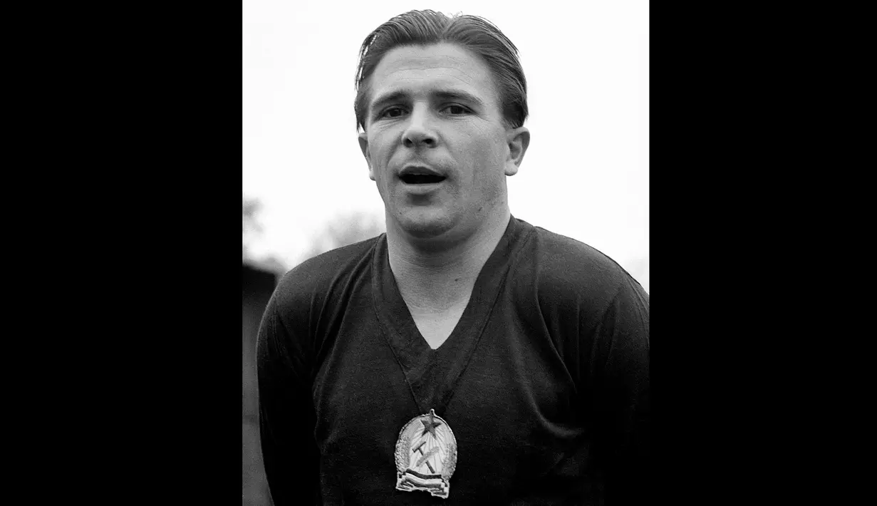 Ferenc Puskas memiliki karier paling cemerlang bersama Real Madrid. Ia sukses mempersembahkan banyak gelar untuk Los Blancos, seperti Piala Eropa, gelar Liga Spanyol, dan Copa Del Rey. Sayangnya, ia tak mampu menikmati kesuksesan dalam karier internasionalnya bersama Timnas Hungaria. (AFP/Staff)