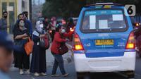 Budaya antre perlu terus disosialisasikan lebih luas, terutama untuk para pengguna moda transportasi di Jakarta. (merdeka.com/Imam Buhori)