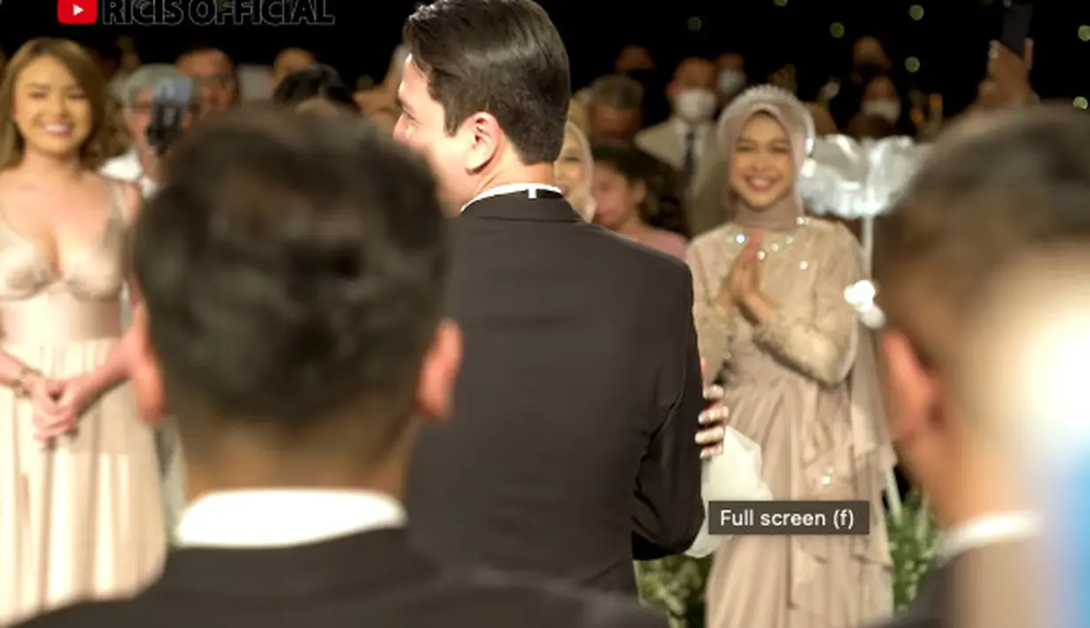 Dari pakai gaun ke ajang penghargaan, Amanda Manopo setia menemani Glenca sampai pelaminan. [YouTube Ria Ricis]